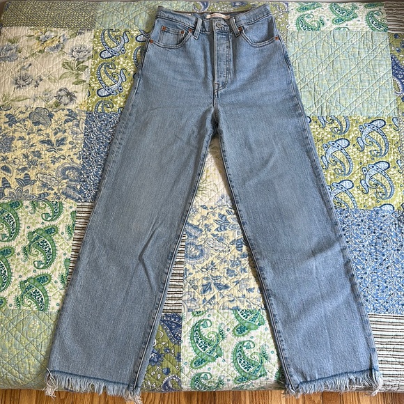 Levi’s Ribcage Light Wash Straight Leg Jeans - Picture 1 of 4